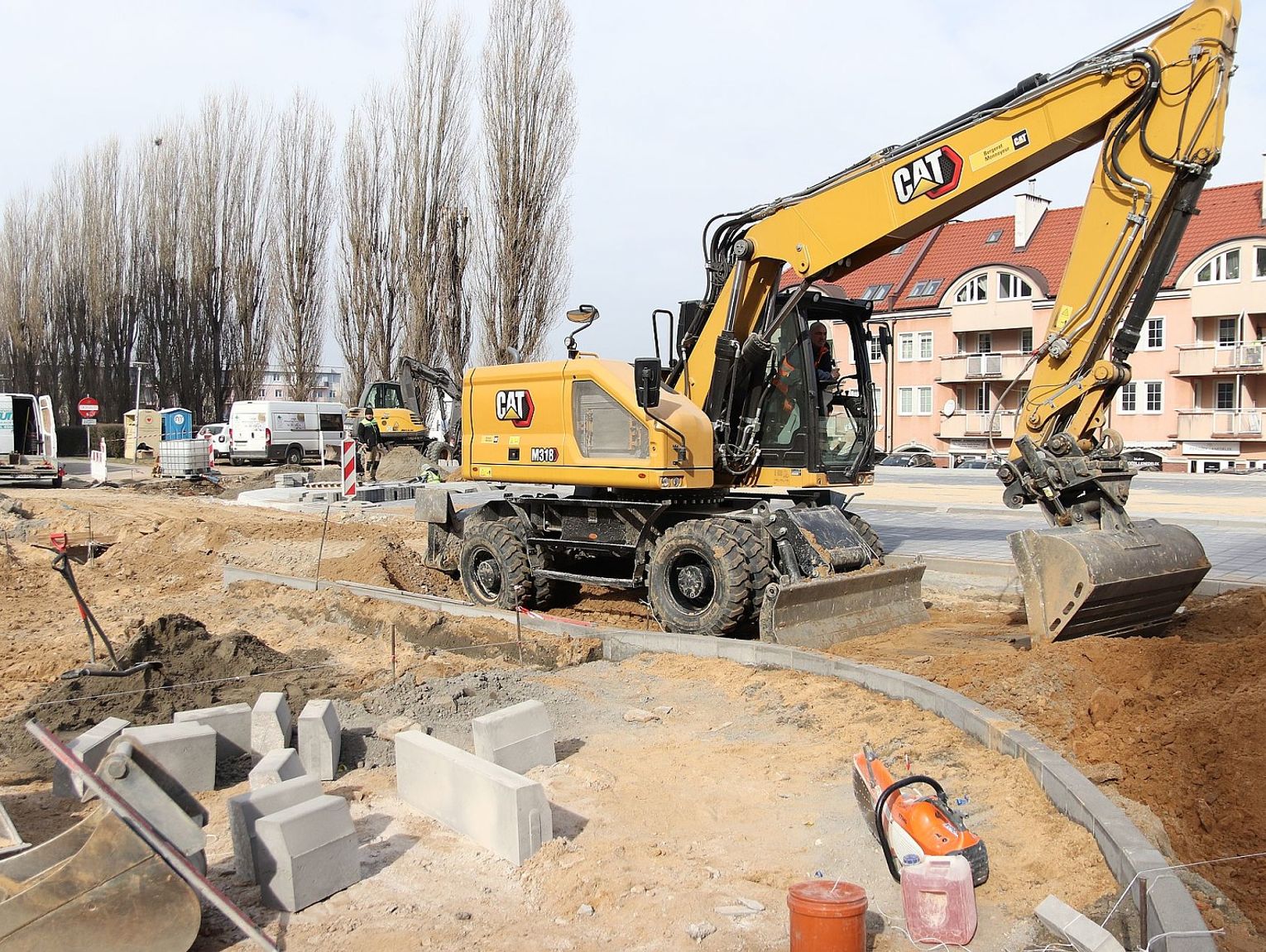 Na Osiedlu Dobrzec Trwa Remont Drogi Osiedlowej