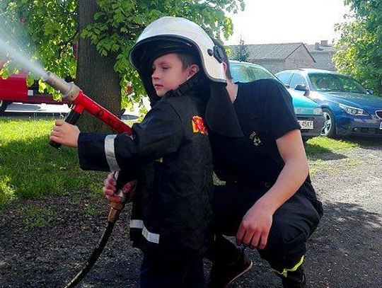 10- letni Marcin i 4- letni Jaś. Najmłodsi strażacy w regionie ZDJĘC IA