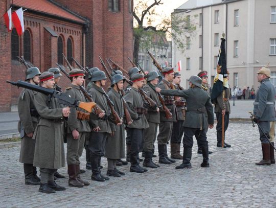 100 lat Republiki Ostrowskiej. Wielkie plenerowe widowisko ZDJĘCIA