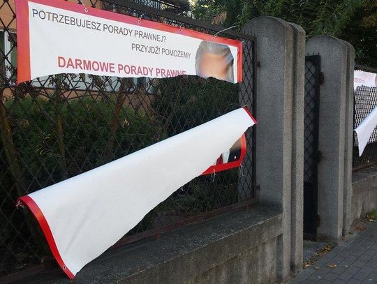 1000 zł mandatu za zniszczenie plakatu