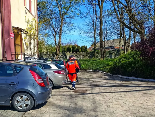 15-latek na motocyklu potrącił swoich kolegów. Jeden z nich wylądował w szpitalu