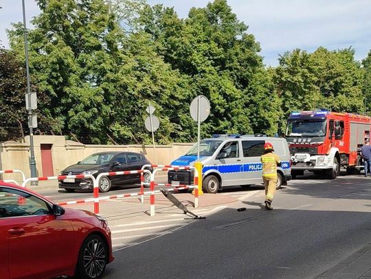 16-latek na hulajnodze potrącony na pasach. Wjechał wprost pod auto