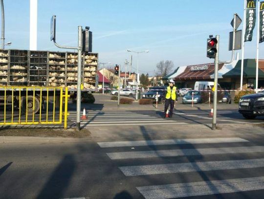 16-latka potrącona przez ciężarówkę na al. Wojska Polskiego ZDJĘCIA