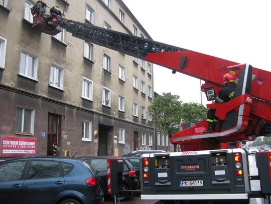24-latek nie dawał oznak życia, policja wyważyła drzwi ZDJĘCIA