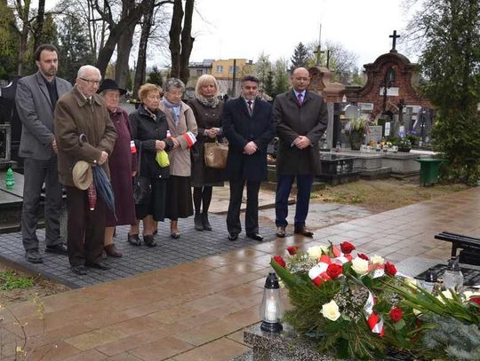 4 lata po katastrofie - kwiaty na grobie Gabrieli Zych