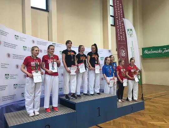 Akademickie medale w olimpijskim karate. Sukces zawodniczek MUKS Tornado