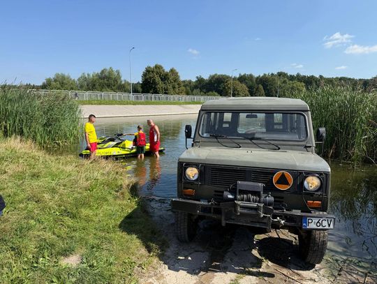 Akcja służb na jeziorze.  Nie umieli pływać