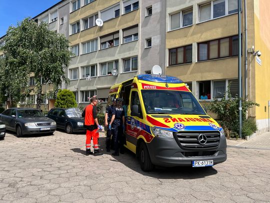 Akcja służb przy Podmiejskiej. Mężczyzna na parapecie groził, że skoczy