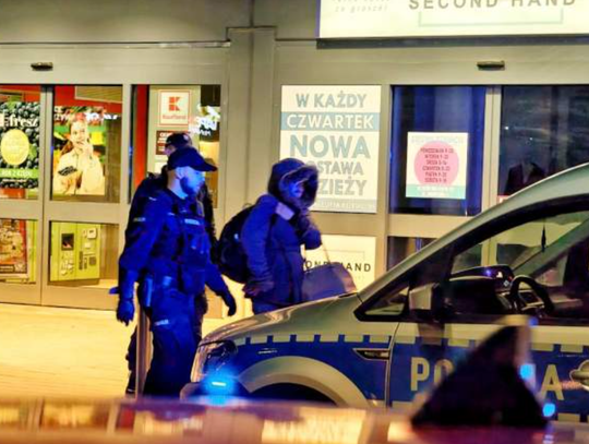 Akcja służb w... toalecie. W tle nadmiar alkoholu Akcja służb w... toalecie. W tle nadmiar alkoholu