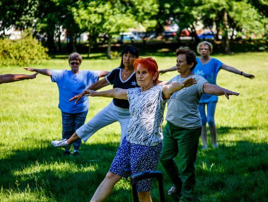 Aktywny Ostrów - seniorzy po pierwszym treningu. Z zajęć w parku mogą skorzystać wszyscy ZDJĘCIA