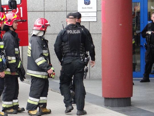 Alarm pożarowy w banku PKO BP. W akcji pięć zastępów straży pożarnej ZDJĘCIA