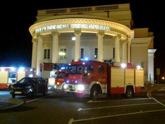 Alarm w teatrze, trzy straże w akcji