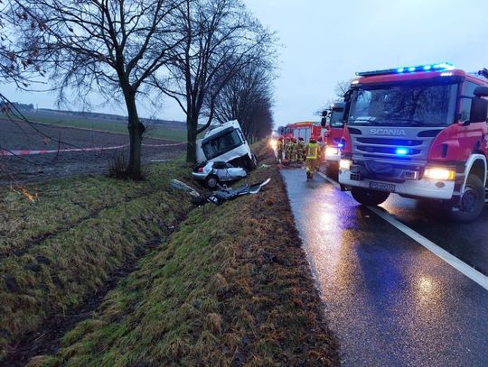 Audi wjechało w ciężarówkę. Nie żyją trzy osoby...