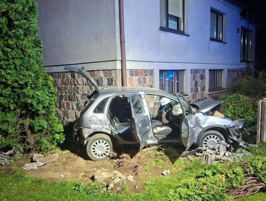 Autem w ogrodzenie. Dwie osoby w szpitalu