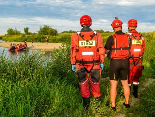 Auto pod wodą. W środku dwie MARTWE osoby