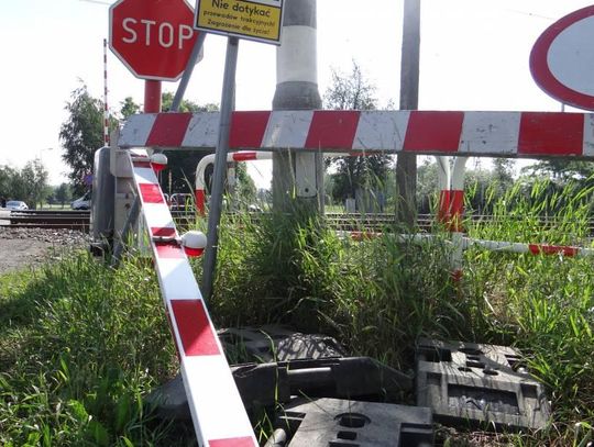 Autobus KLA uwięziony między zaporami. PKP: sygnalizacja i rogatki działały prawidłowo