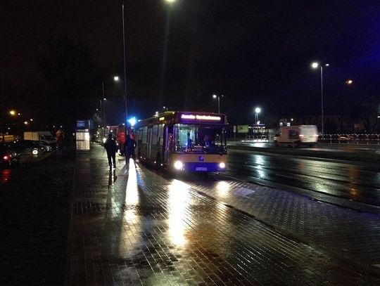 Autobus KLA w kłębach dymu. Interweniowali strażacy ZDJĘCIA