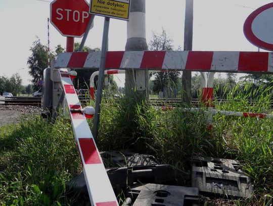 Autobus utknął między rogatkami. „Sprowadzenie katastrofy w ruchu lądowym”