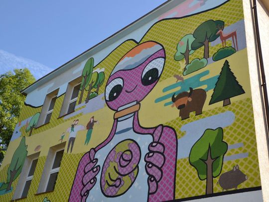 Bądźmy jak Bogini i ochrońmy Ziemię. Mural na SP 8 odsłonięty ZDJĘCIA