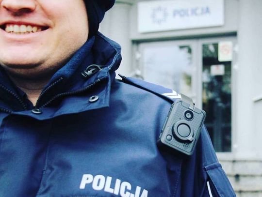 Będą nagrywać każdą interwencję. Policjanci wyposażeni w kamery nasobne