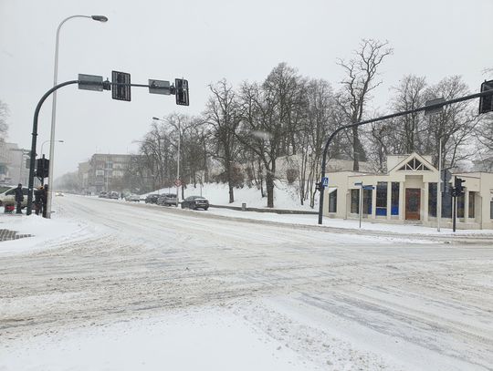 „Będziemy odśnieżać do skutku”. Na drogach trwa akcja Zima ZDJĘCIA