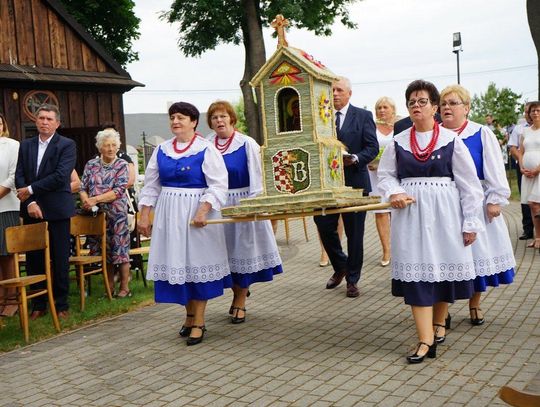 Bez zabawy, tylko z dziękczynną mszą świętą - tak uczcili dożynki w gminie Blizanów ZDJĘCIA