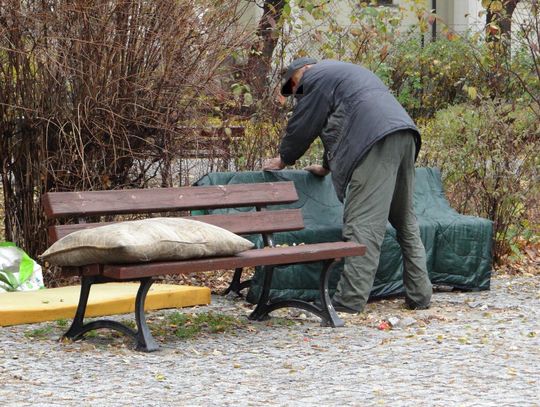 Bezdomni koczują przy Baszcie Dorotce ZDJĘCIA