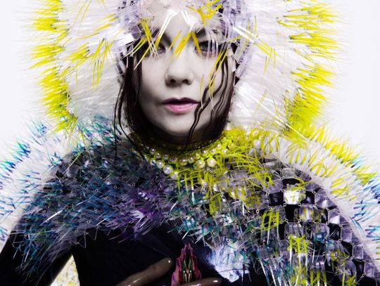 Bjork w Galerii Tarasina