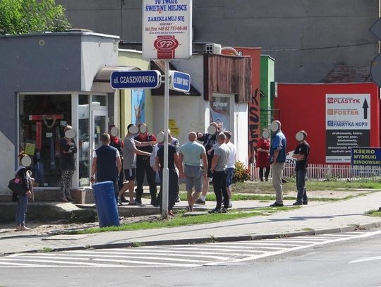 Bójka w biały dzień. Poszło o dopalacze? WIDEO