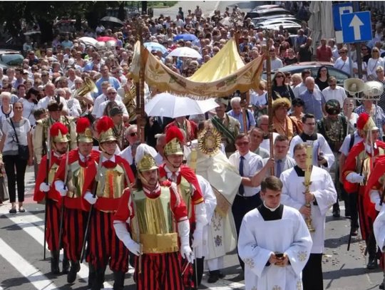 Boże Ciało. Tymi ulicami przejdą wierni