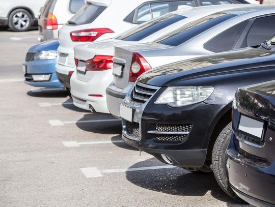 Celowo czy przez przypadek? To się stało na tym parkingu