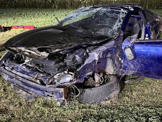 Chciał odpalić papierosa. Pijany Ukrainiec rozbił auto