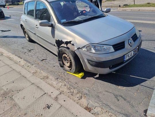 Chciała wyjechać z parkingu, a spowodowała kolizję. Stłuczka na Częstochowskiej