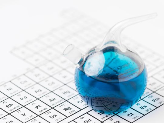 Chemiczne wsparcie technologii – gdzie znajdują zastosowanie surfaktanty?