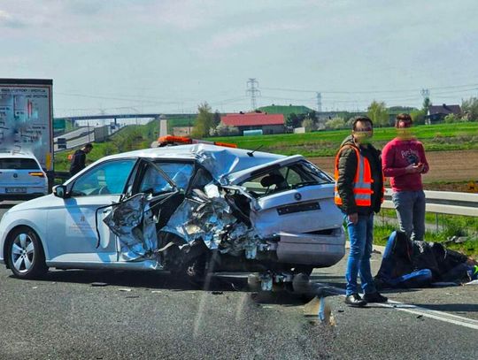 Ciężarówka wjechała w osobówkę. Jedna osoba trafiła do szpitala!