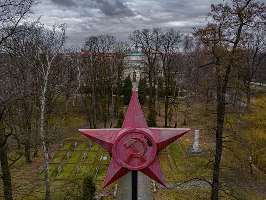 Cmentarz Żołnierzy Radzieckich. Przenieść czy zostawić?