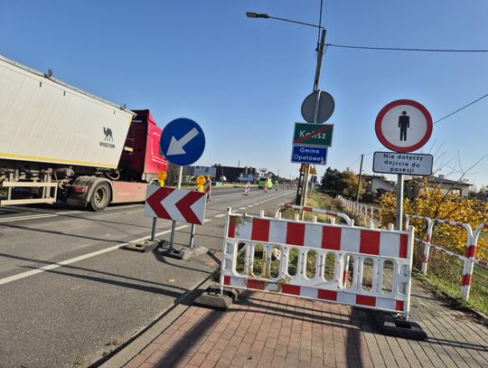 "Coraz bardziej się osuwa i kruszy”. Mieszkańcy ostrzegają kierowców "Coraz bardziej się osuwa i kruszy”. Mieszkańcy ostrzegają kierowców