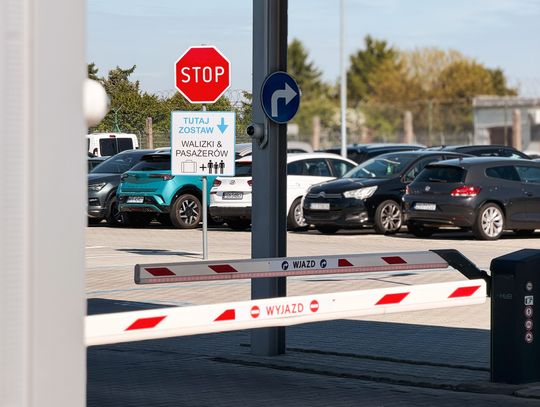 Coraz więcej mieszkańców Kalisza wybiera lotnisko w Poznaniu. Kluczowy staje się wybór parkingu