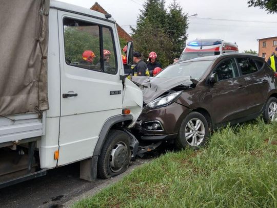 Czołowe zderzenie na prostej drodze ZDJĘCIA