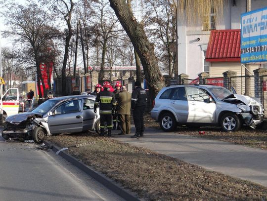 Czołowe zderzenie na Wrocławskiej ZDJĘCIA