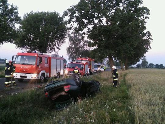 Dachował i zaczął się palić ZDJĘCIA