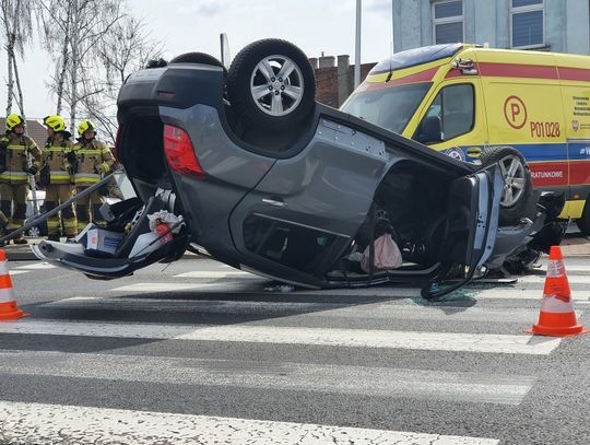 Dachowanie na Szlaku. 55-latek miał dużo szczęścia... ZDJĘCIA