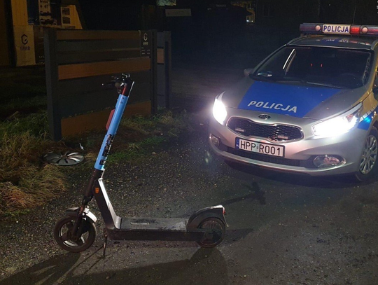 Daleko nie zajechał… Pijany na hulajnodze zatrzymany przez policję