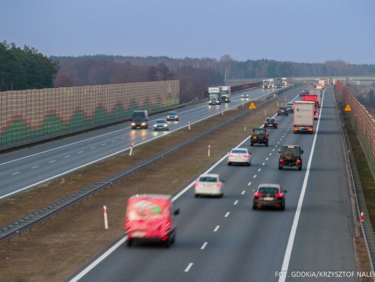 Darmowy przejazd A2 i A4, zakaz "wyścigów słoni". Sejm przyjął ustawę!