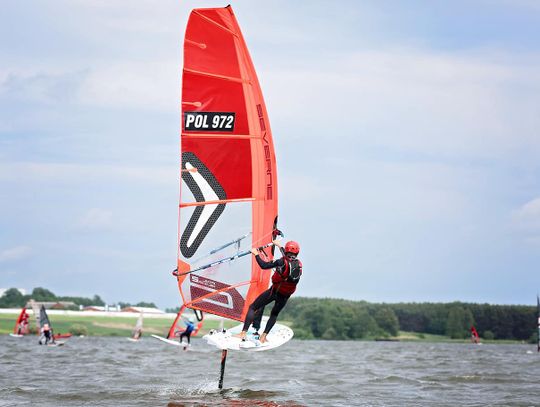 Deski z żaglami opanowały Szałe. Trwają Ogólnopolskie Regaty Windsurfingowe (ZDJĘCIA)