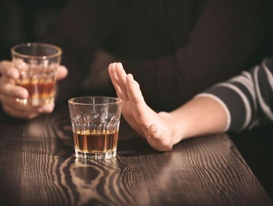Dlaczego Polacy ograniczają alkohol? Trzy powody dominują