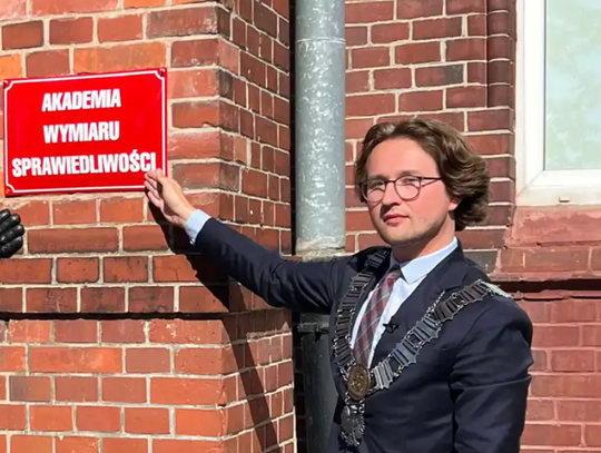 Dr Sopiński traci stanowisko rektora AWS! "𝗭 𝗽𝗼𝘄𝗼𝗱𝘂 𝗻𝗮𝗿𝘂𝘀𝘇𝗲𝗻𝗶𝗮 𝗽𝗿𝘇𝗲𝗽𝗶𝘀ó𝘄 𝗽𝗿𝗮𝘄𝗮"