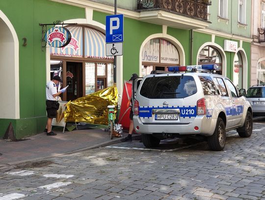 Dramatyczna walka o życie. Mężczyzna zmarł na ulicy w centrum miasta