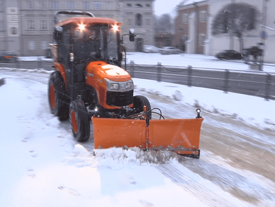 Drogowcy o akcji "Zima": ciężki sprzęt na drogach pracuje od północy WIDEO