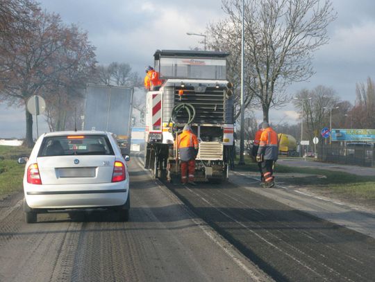 Drogowcy weszli na ul. Poznańską. Są utrudnienia w ruchu ZDJĘCIA